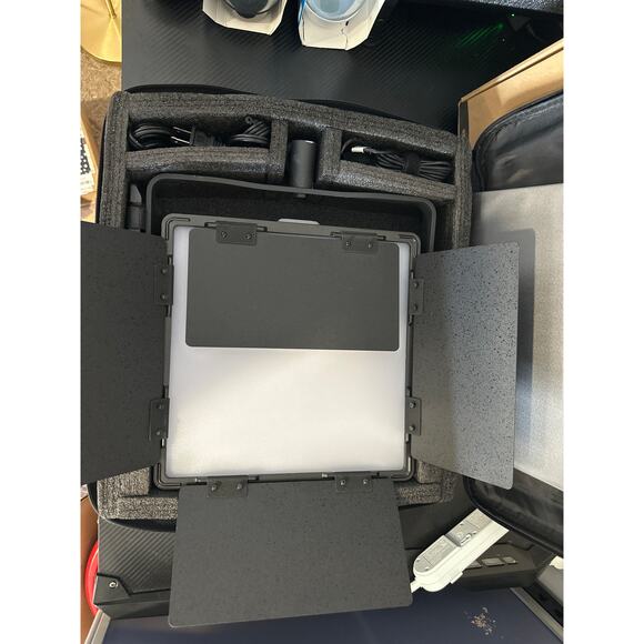 Nanlite 600CSA Bicolor LED Panel - Excellent Condition! - Picture 2 of 7